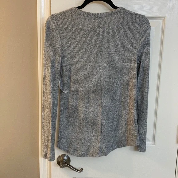 Old Navy Henley TOP long sleeve powder gray super SOFT NWT extra small - Picture 3 of 8